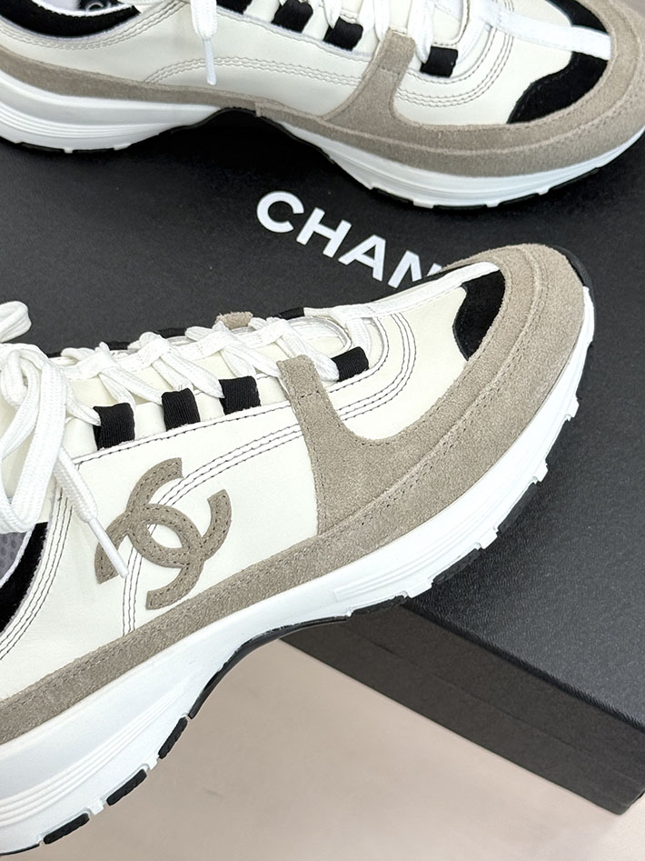 レディース 最高級シャネルスーパーコピー CHANEL 2026年春夏 スニーカー ホワイト グレー ブラック 2630804 レディース シャネル スニーカー - 画像 (4)