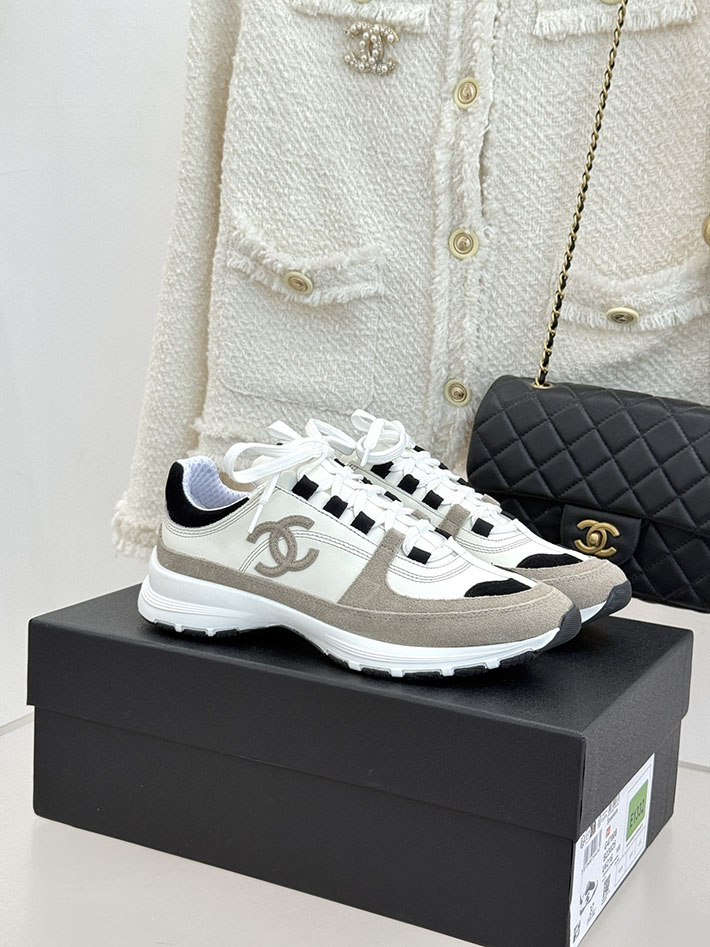 レディース 最高級シャネルスーパーコピー CHANEL 2026年春夏 スニーカー ホワイト グレー ブラック 2630804 レディース シャネル スニーカー - 画像 (2)
