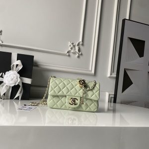 シャネル バッグ 値段