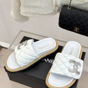 シャネル サンダル 新作