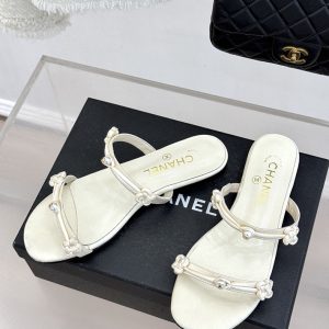 シャネル サンダル 白