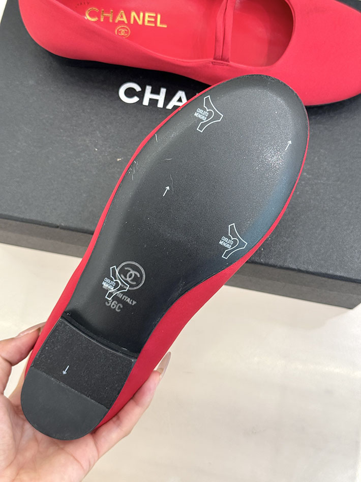 最高級シャネルスーパーコピー CHANEL 2026年春夏 新作 ココマーク レザー ストラップパンプス レッド 2630833 シャネル パンプス フラット - 画像 (3)