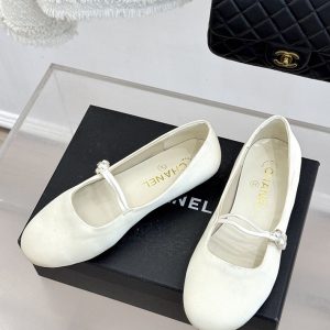 シャネル パンプス 値段