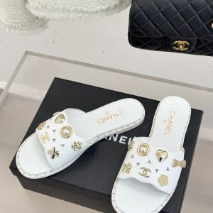 シャネル サンダル 定価