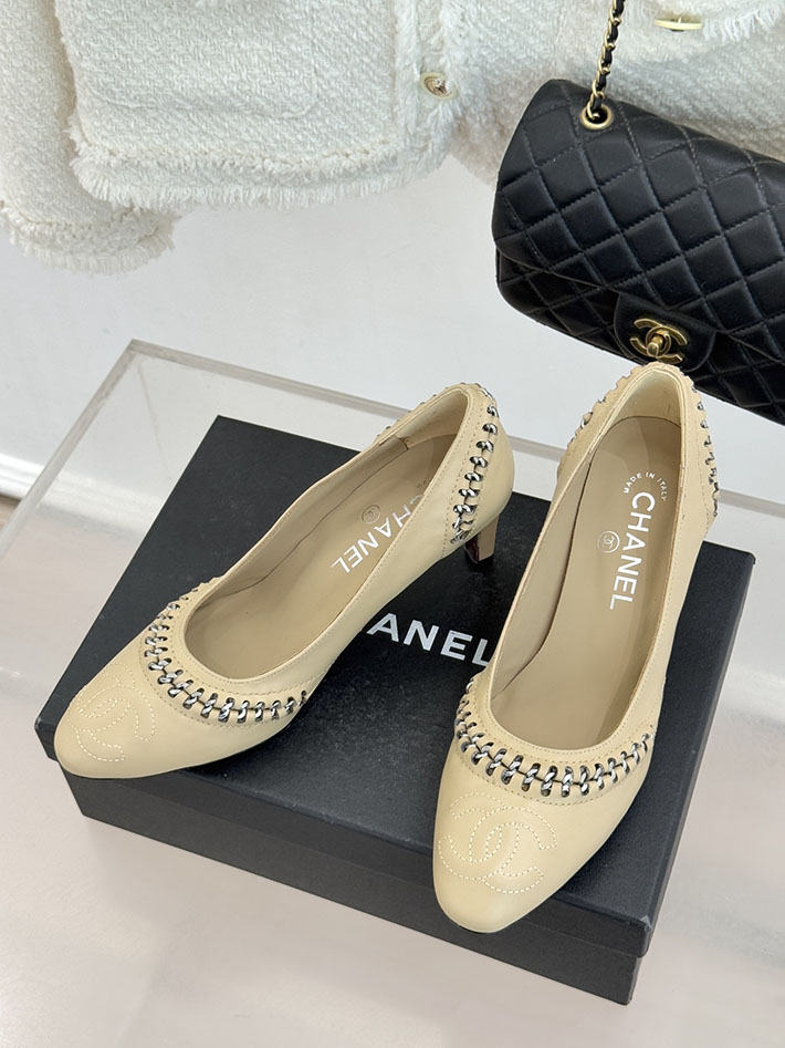 シャネル パンプス ベージュ