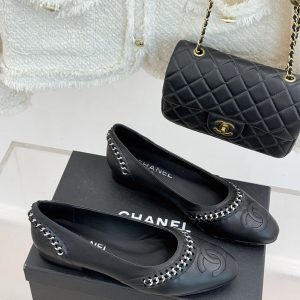 シャネル パンプス 値段