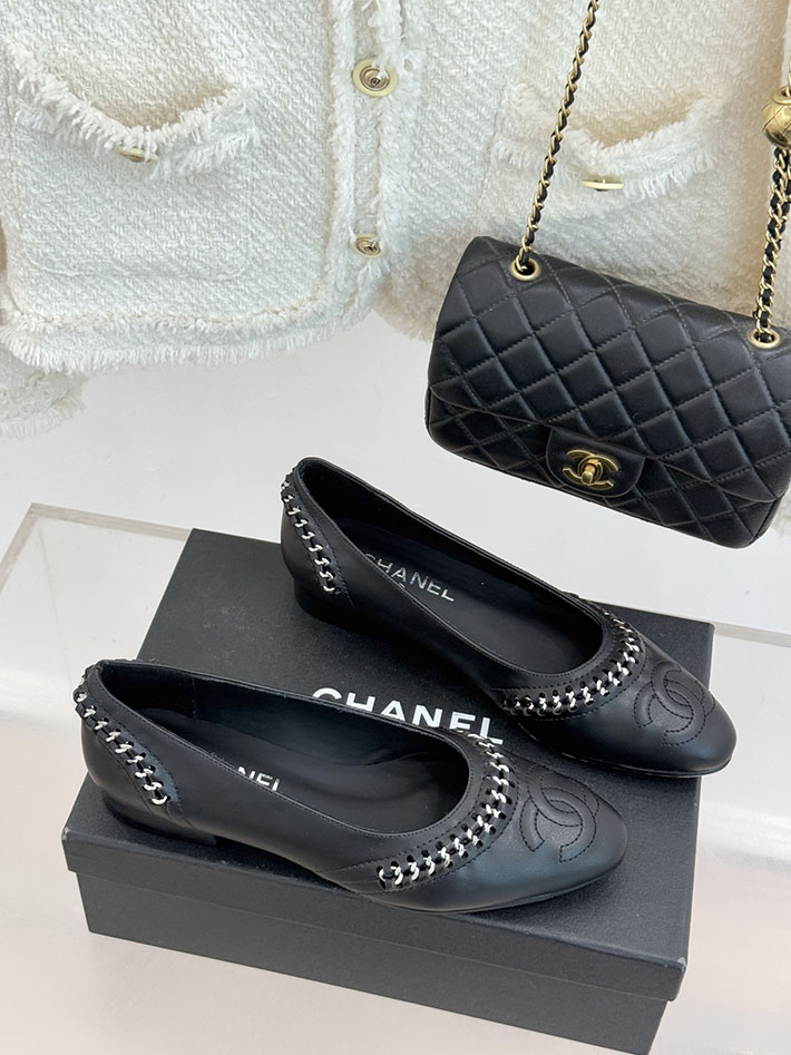 シャネル パンプス 値段