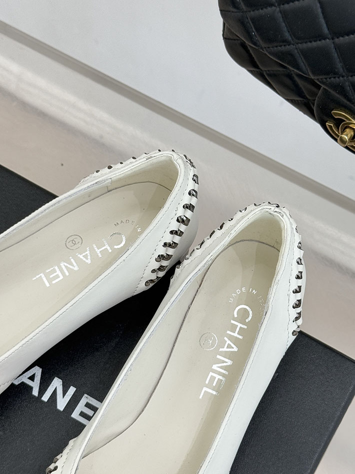 最高級シャネルスーパーコピー CHANEL CC ココマーク チェーン 靴 シューズ ヒール パンプス レザー ホワイト 2630881 シャネル シューズ レディース - 画像 (4)