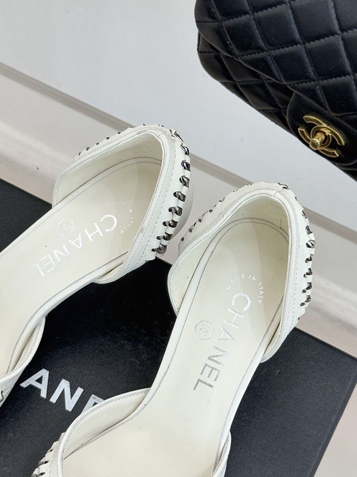 最高級シャネルスーパーコピー CHANEL サイドオープン チェーントリム パンプス ココマーク ホワイト 2630883 シャネル 靴 アウトレット - 画像 (5)