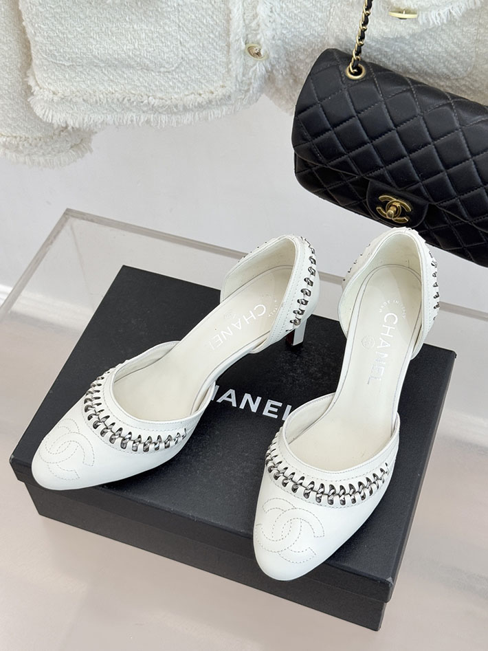 最高級シャネルスーパーコピー CHANEL サイドオープン チェーントリム パンプス ココマーク ホワイト 2630883 シャネル 靴 アウトレット - 画像 (2)