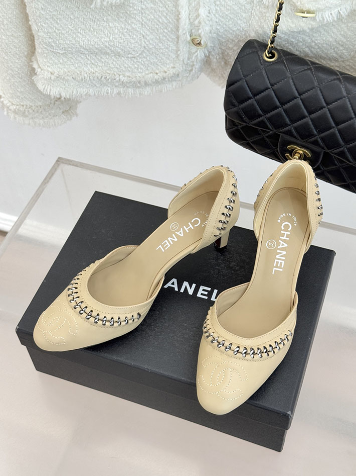最高級シャネルスーパーコピー CHANEL サイドオープン チェーントリム パンプス ココマーク ベージュ 2630884 シャネル シューズ 新作 - 画像 (2)
