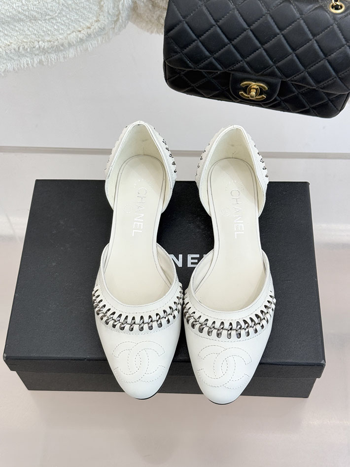 最高級シャネルスーパーコピー CHANEL サイドオープン チェーントリム パンプス ココマーク ホワイト 2630886 シャネル パンプス フラット - 画像 (8)