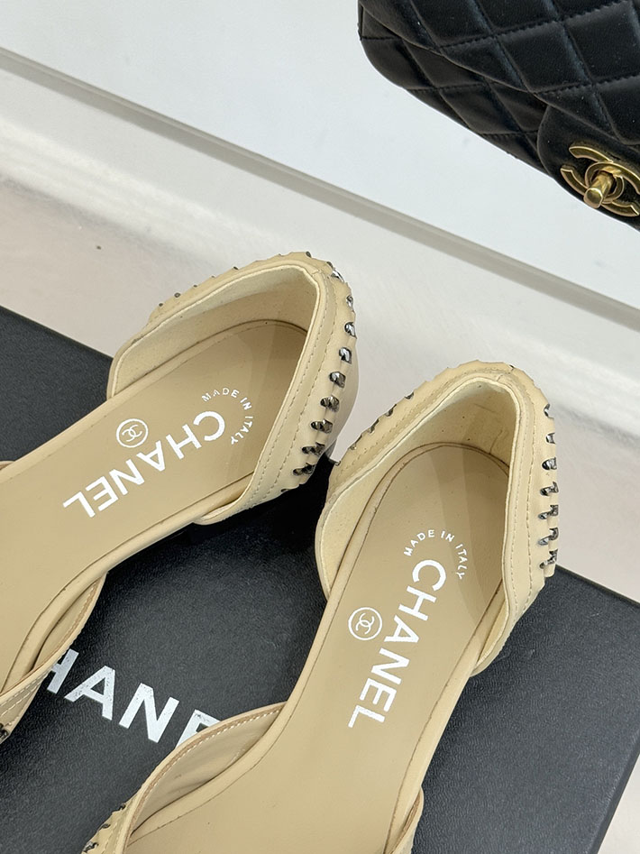 最高級シャネルスーパーコピー CHANEL サイドオープン チェーントリム パンプス ココマーク ベージュ 2630887 シャネル パンプス バイ カラー - 画像 (4)