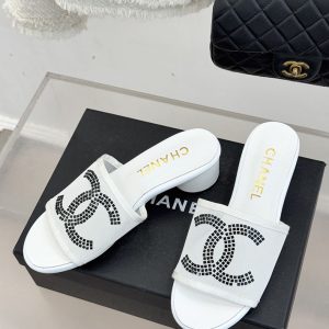 シャネル サンダル 白