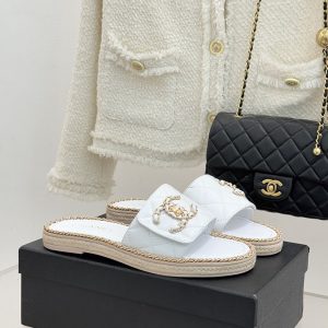 シャネル サンダル 新作