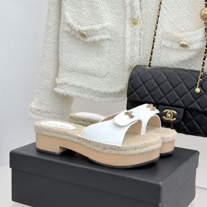 シャネル サンダル 定価