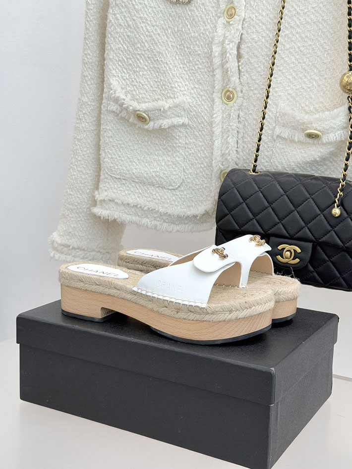 シャネル サンダル 定価