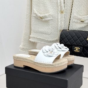 シャネル サンダル 白