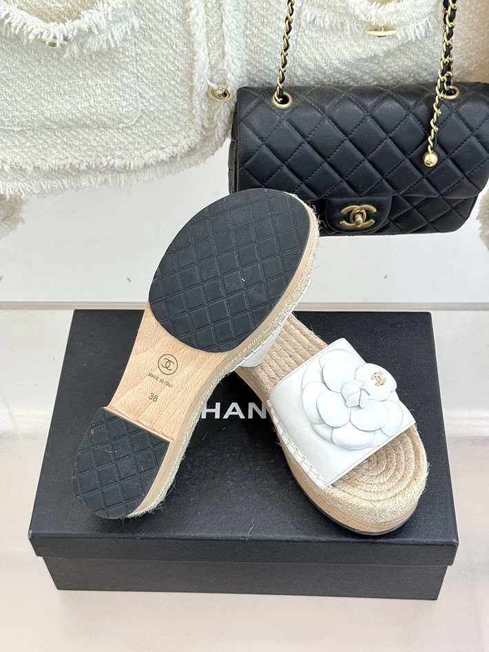 最高級シャネルスーパーコピー CHANEL マトラッセ ジュート サボサンダル ミュール サンダル ホワイト 2630951 シャネル サンダル 白 - 画像 (2)