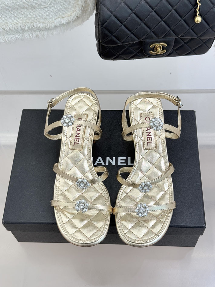 最高級シャネルスーパーコピー CHANEL ラグジュアリー サンダル ラミネート ラムスキン ゴールド 2630963 サンダル レディース おしゃれ - 画像 (7)