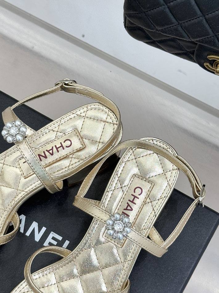 最高級シャネルスーパーコピー CHANEL ラグジュアリー サンダル ラミネート ラムスキン ゴールド 2630963 サンダル レディース おしゃれ - 画像 (3)