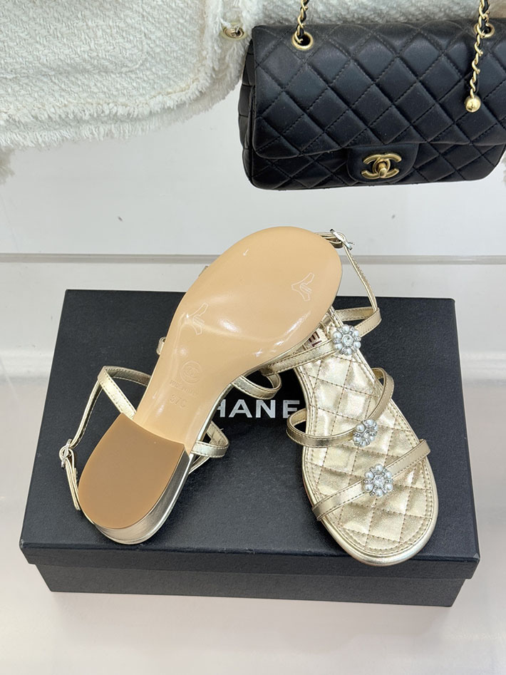 最高級シャネルスーパーコピー CHANEL ラグジュアリー サンダル ラミネート ラムスキン ゴールド 2630963 サンダル レディース おしゃれ - 画像 (2)