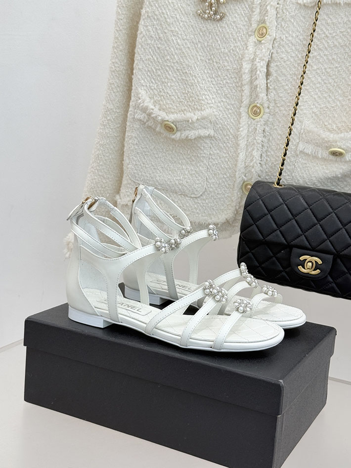 シャネル サンダル 白