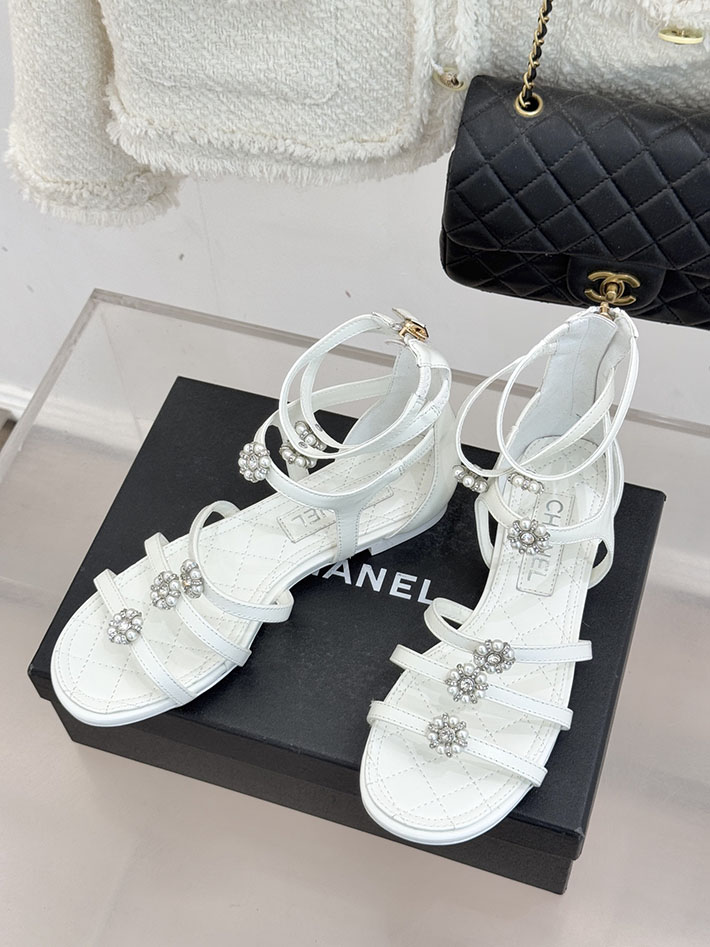 最高級シャネルスーパーコピー CHANEL グラディエーター サンダル ラミネート ラムスキン 新作 ホワイト 2630964 シャネル サンダル 白 - 画像 (9)