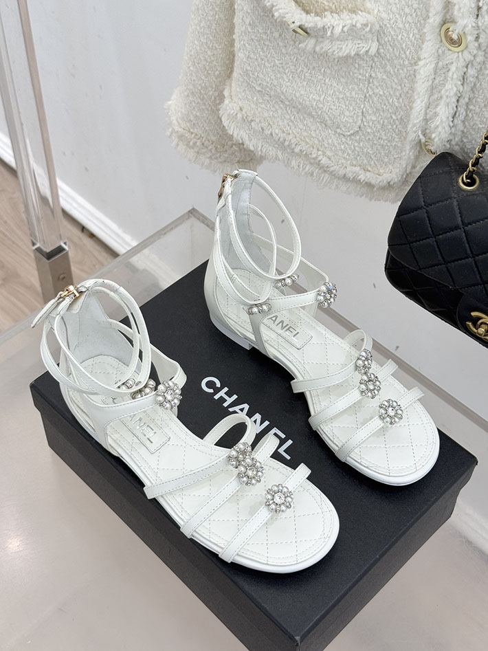 最高級シャネルスーパーコピー CHANEL グラディエーター サンダル ラミネート ラムスキン 新作 ホワイト 2630964 シャネル サンダル 白 - 画像 (8)