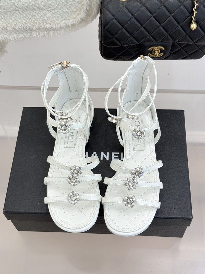 最高級シャネルスーパーコピー CHANEL グラディエーター サンダル ラミネート ラムスキン 新作 ホワイト 2630964 シャネル サンダル 白 - 画像 (7)