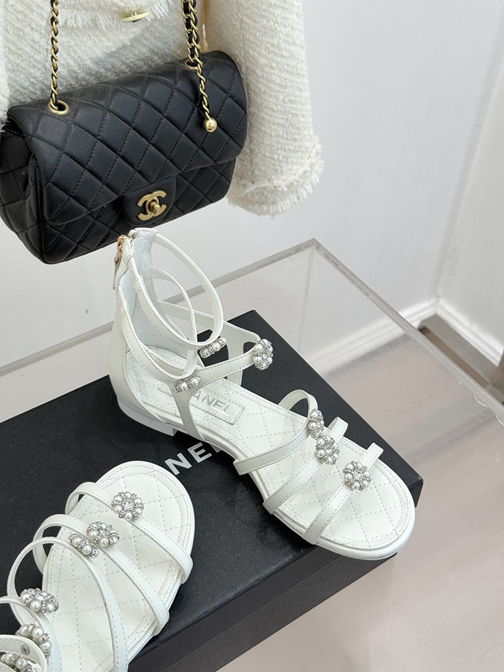 最高級シャネルスーパーコピー CHANEL グラディエーター サンダル ラミネート ラムスキン 新作 ホワイト 2630964 シャネル サンダル 白 - 画像 (6)