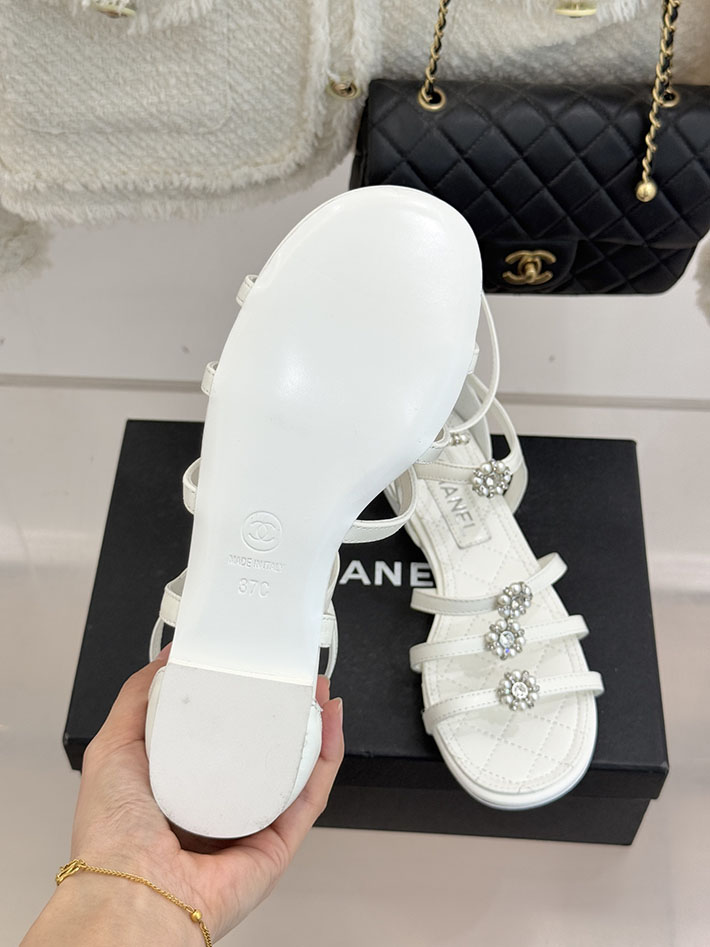 最高級シャネルスーパーコピー CHANEL グラディエーター サンダル ラミネート ラムスキン 新作 ホワイト 2630964 シャネル サンダル 白 - 画像 (2)