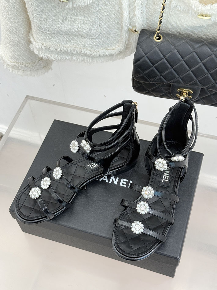最高級シャネルスーパーコピー CHANEL グラディエーター サンダル ラミネート ラムスキン 新作 ブラック 2630965 シャネル サンダル 安い - 画像 (9)