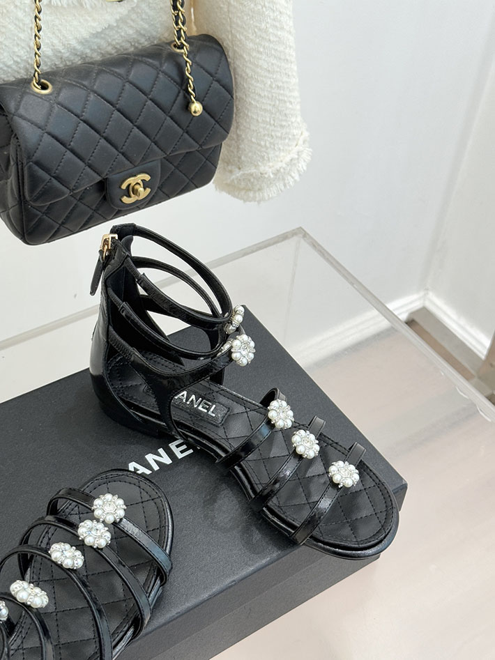 最高級シャネルスーパーコピー CHANEL グラディエーター サンダル ラミネート ラムスキン 新作 ブラック 2630965 シャネル サンダル 安い - 画像 (6)