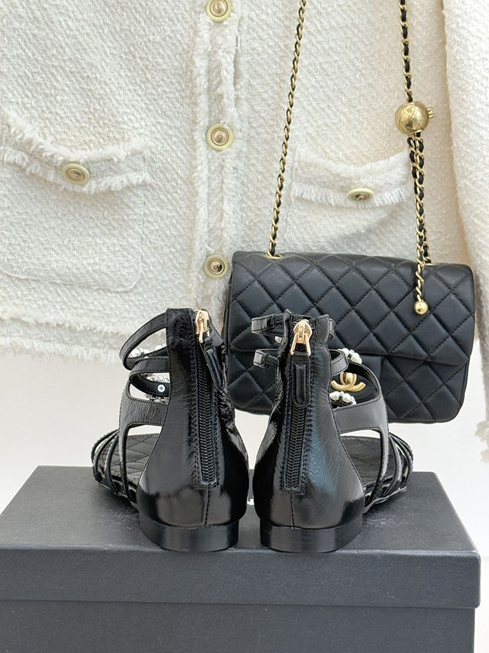 最高級シャネルスーパーコピー CHANEL グラディエーター サンダル ラミネート ラムスキン 新作 ブラック 2630965 シャネル サンダル 安い - 画像 (5)