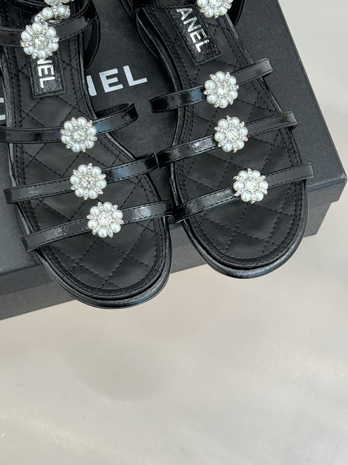 最高級シャネルスーパーコピー CHANEL グラディエーター サンダル ラミネート ラムスキン 新作 ブラック 2630965 シャネル サンダル 安い - 画像 (4)