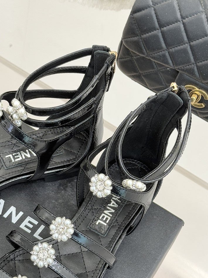 最高級シャネルスーパーコピー CHANEL グラディエーター サンダル ラミネート ラムスキン 新作 ブラック 2630965 シャネル サンダル 安い - 画像 (3)