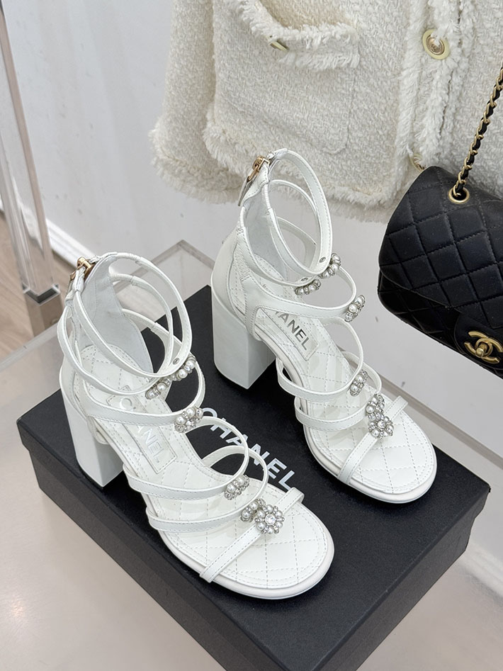 最高級シャネルスーパーコピー CHANEL チャンキーヒール グラディエーター ラミネート ラムスキン ホワイト 2630967 シャネル サンダル 定価 - 画像 (8)