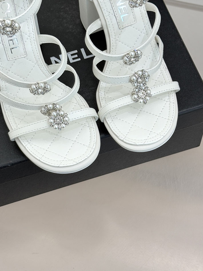 最高級シャネルスーパーコピー CHANEL チャンキーヒール グラディエーター ラミネート ラムスキン ホワイト 2630967 シャネル サンダル 定価 - 画像 (4)