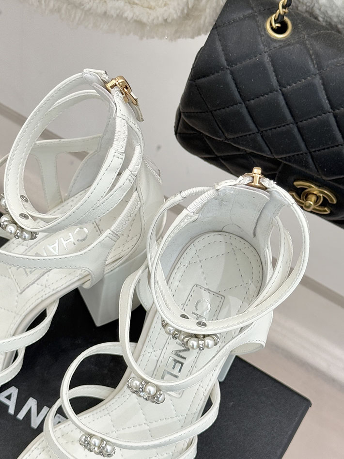 最高級シャネルスーパーコピー CHANEL チャンキーヒール グラディエーター ラミネート ラムスキン ホワイト 2630967 シャネル サンダル 定価 - 画像 (3)