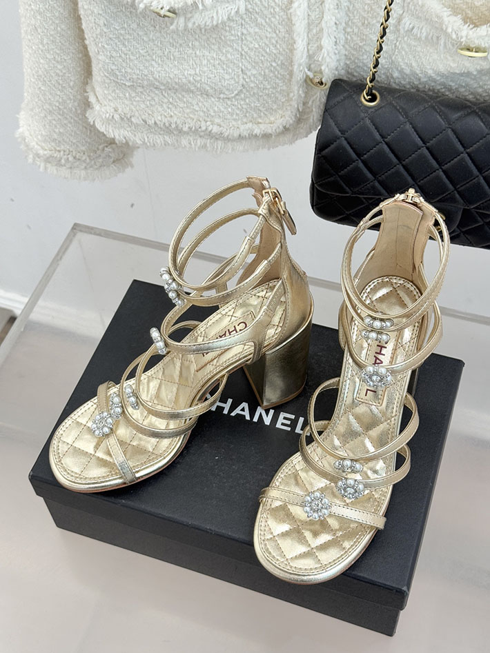 最高級シャネルスーパーコピー CHANEL チャンキーヒール グラディエーター ラミネート ラムスキン ホワイト 2630968 シャネル サンダル 新作 - 画像 (9)