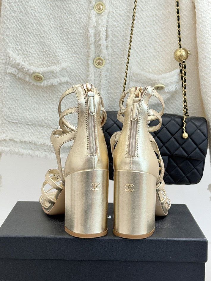 最高級シャネルスーパーコピー CHANEL チャンキーヒール グラディエーター ラミネート ラムスキン ホワイト 2630968 シャネル サンダル 新作 - 画像 (5)