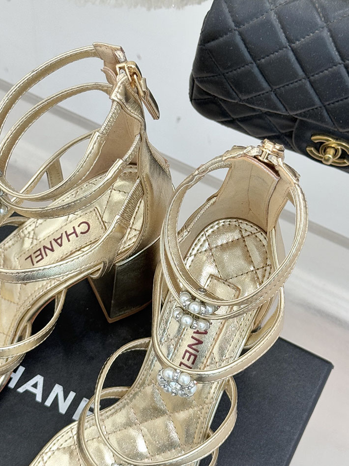 最高級シャネルスーパーコピー CHANEL チャンキーヒール グラディエーター ラミネート ラムスキン ホワイト 2630968 シャネル サンダル 新作 - 画像 (3)