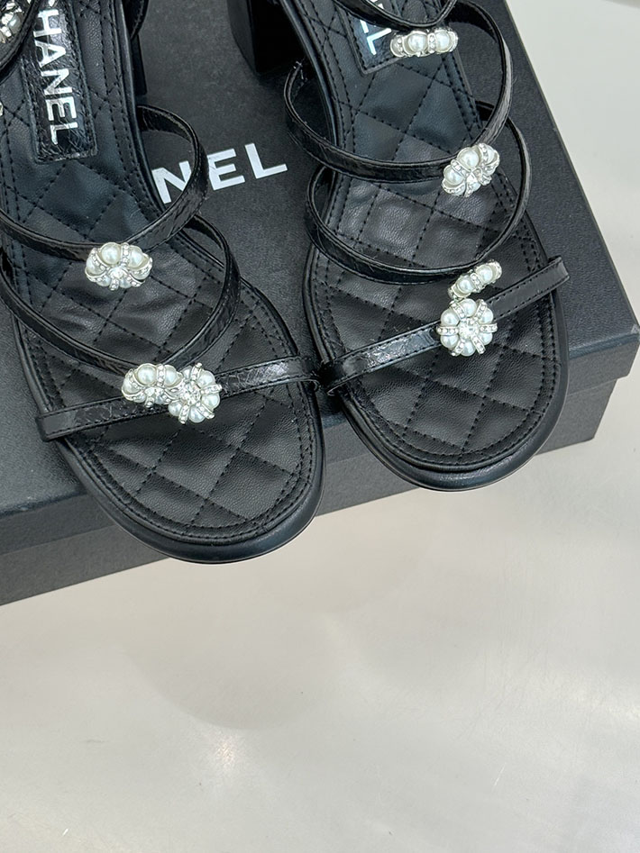 最高級シャネルスーパーコピー CHANEL チャンキーヒール グラディエーター ラミネート ラムスキン ブラック 2630969 シャネル サンダル 公式 - 画像 (4)