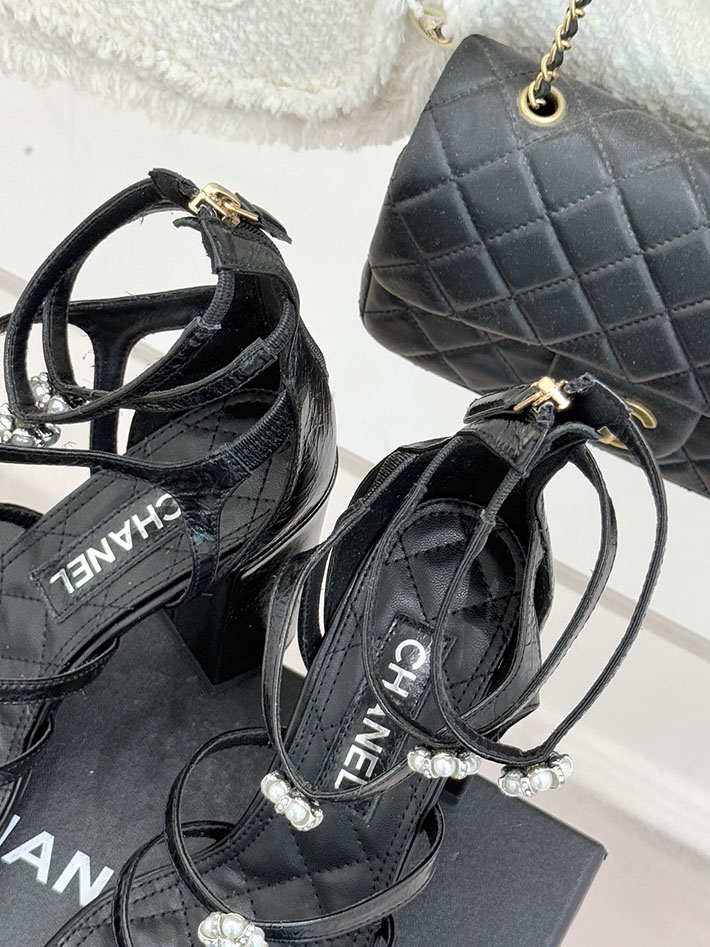 最高級シャネルスーパーコピー CHANEL チャンキーヒール グラディエーター ラミネート ラムスキン ブラック 2630969 シャネル サンダル 公式 - 画像 (3)