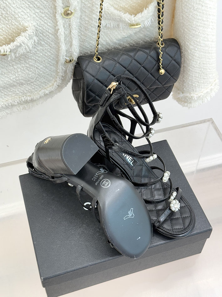 最高級シャネルスーパーコピー CHANEL チャンキーヒール グラディエーター ラミネート ラムスキン ブラック 2630969 シャネル サンダル 公式 - 画像 (2)