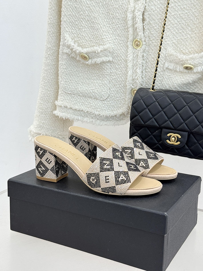 シャネル サンダル 定価
