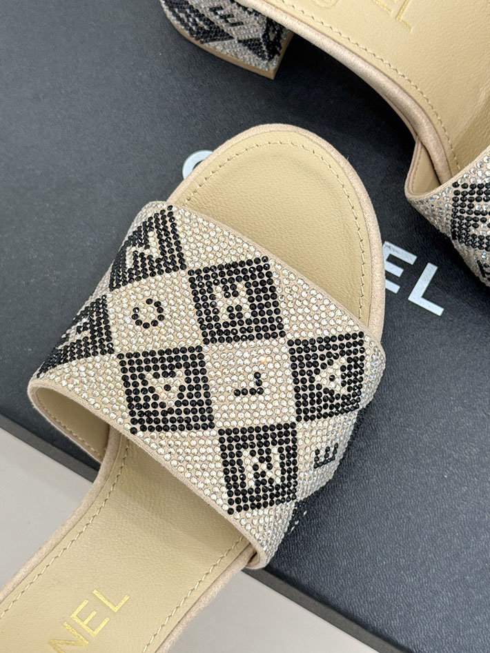最高級シャネルスーパーコピー CHANEL ココマーク ミュール サンダル ストラス 2026年春夏 新作 ベージュ 2630993 シャネル サンダル 定価 - 画像 (4)