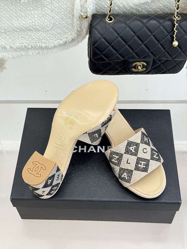 最高級シャネルスーパーコピー CHANEL ココマーク ミュール サンダル ストラス 2026年春夏 新作 ベージュ 2630993 シャネル サンダル 定価 - 画像 (2)