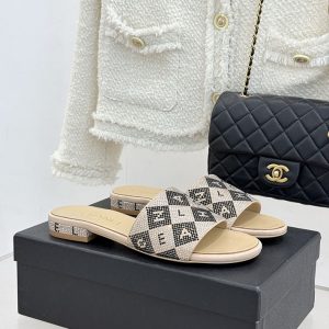 シャネルの靴値段